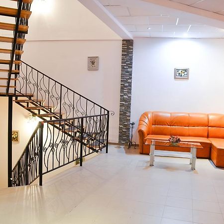 Motel - Restaurant Leon Бакеу Екстер'єр фото