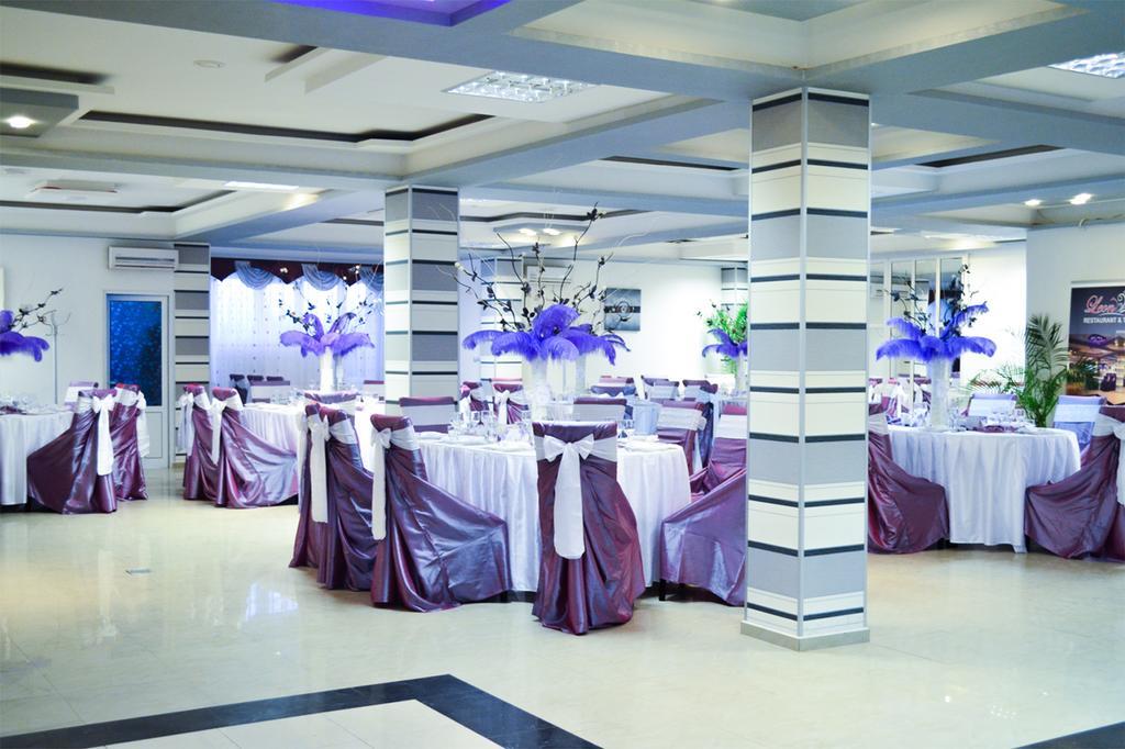 Motel - Restaurant Leon Бакеу Екстер'єр фото