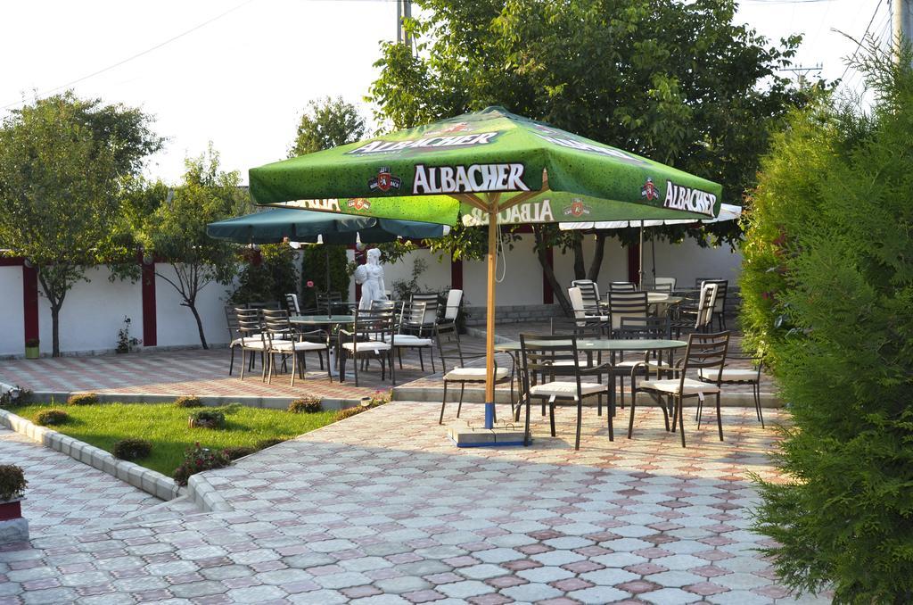 Motel - Restaurant Leon Бакеу Екстер'єр фото
